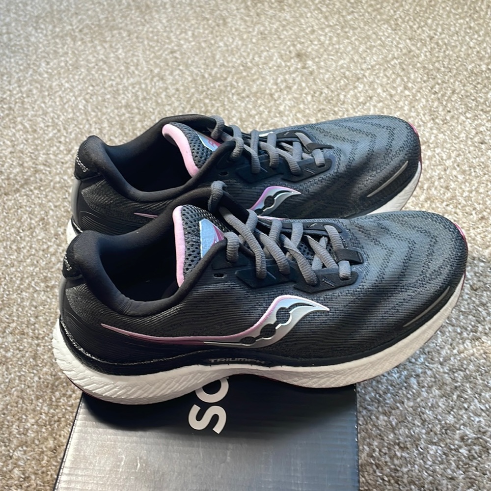 Saucony Triumph 19 SIZE: 7.5